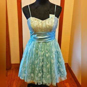Mint Semi-Formal Homecoming Dress Size 7/8